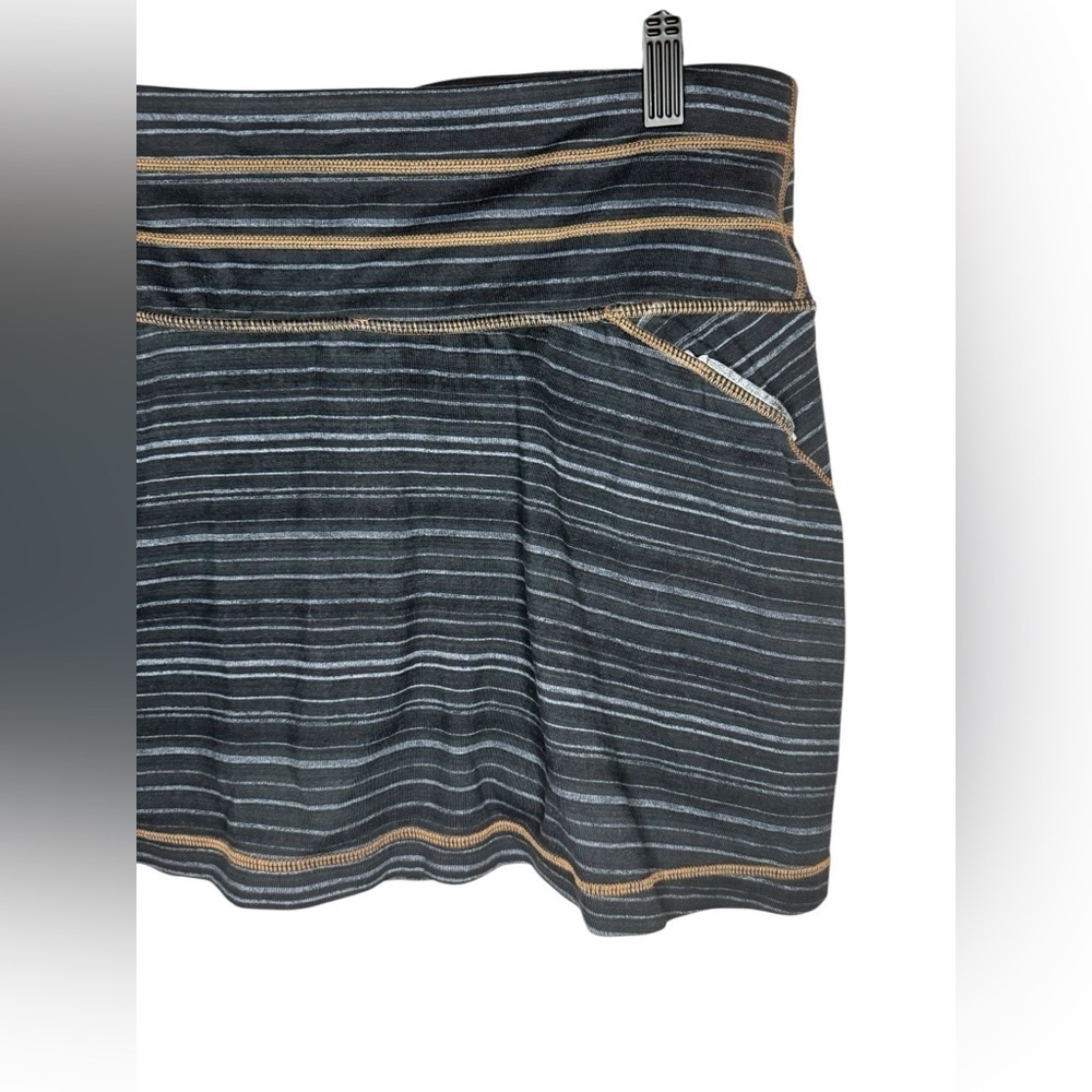 Athleta Striped Relay Skort Size M - Picture 4 of 10